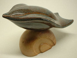 イルカのインテリア・陶器オブジェ「ニイタカヤマ」
